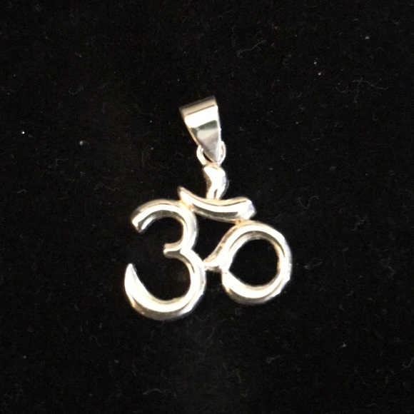 Jewelry - Sterling silver ohm pendant
